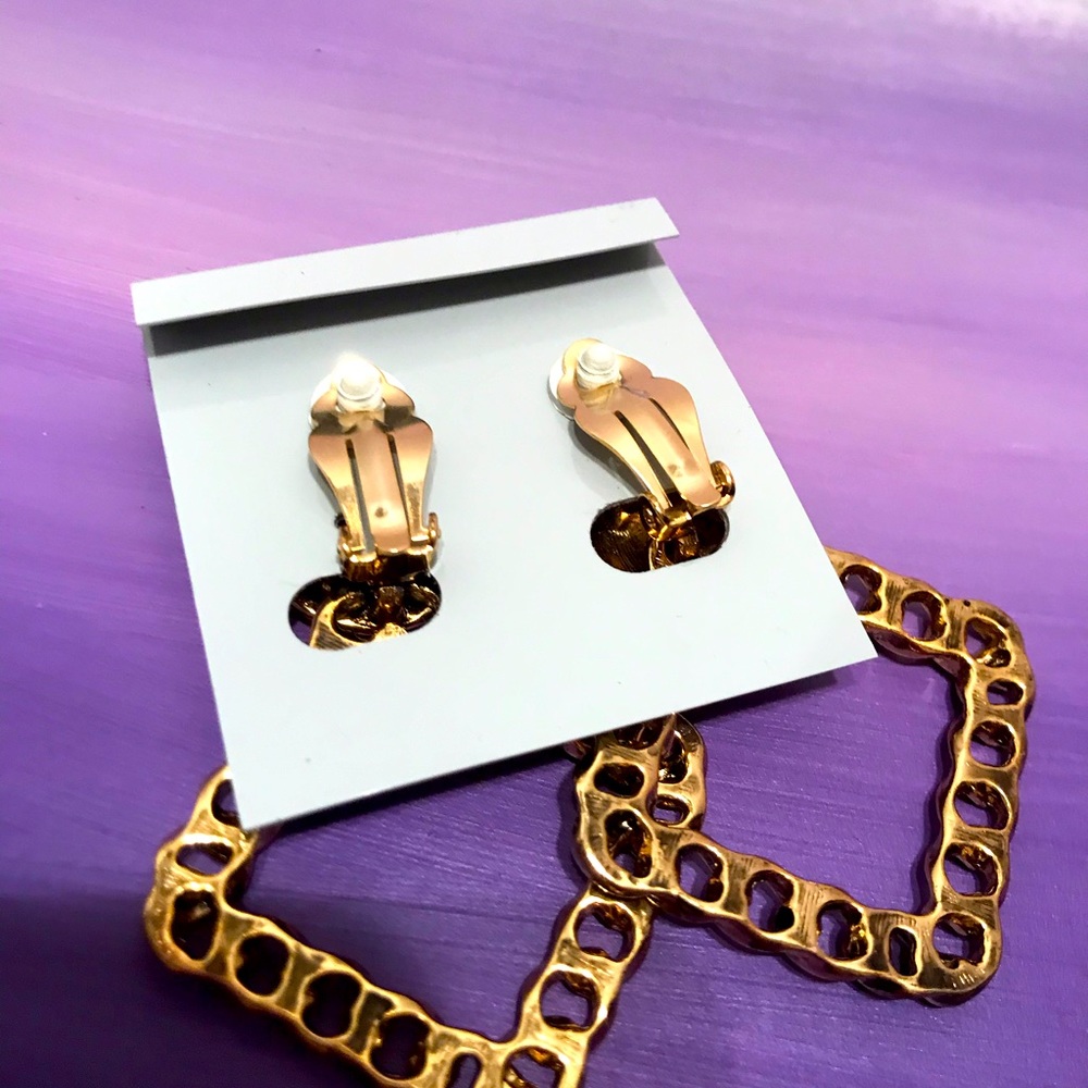 NEW (1-of-a-kind)GoldTone  Clip On Earrings… - Picture 6 of 7